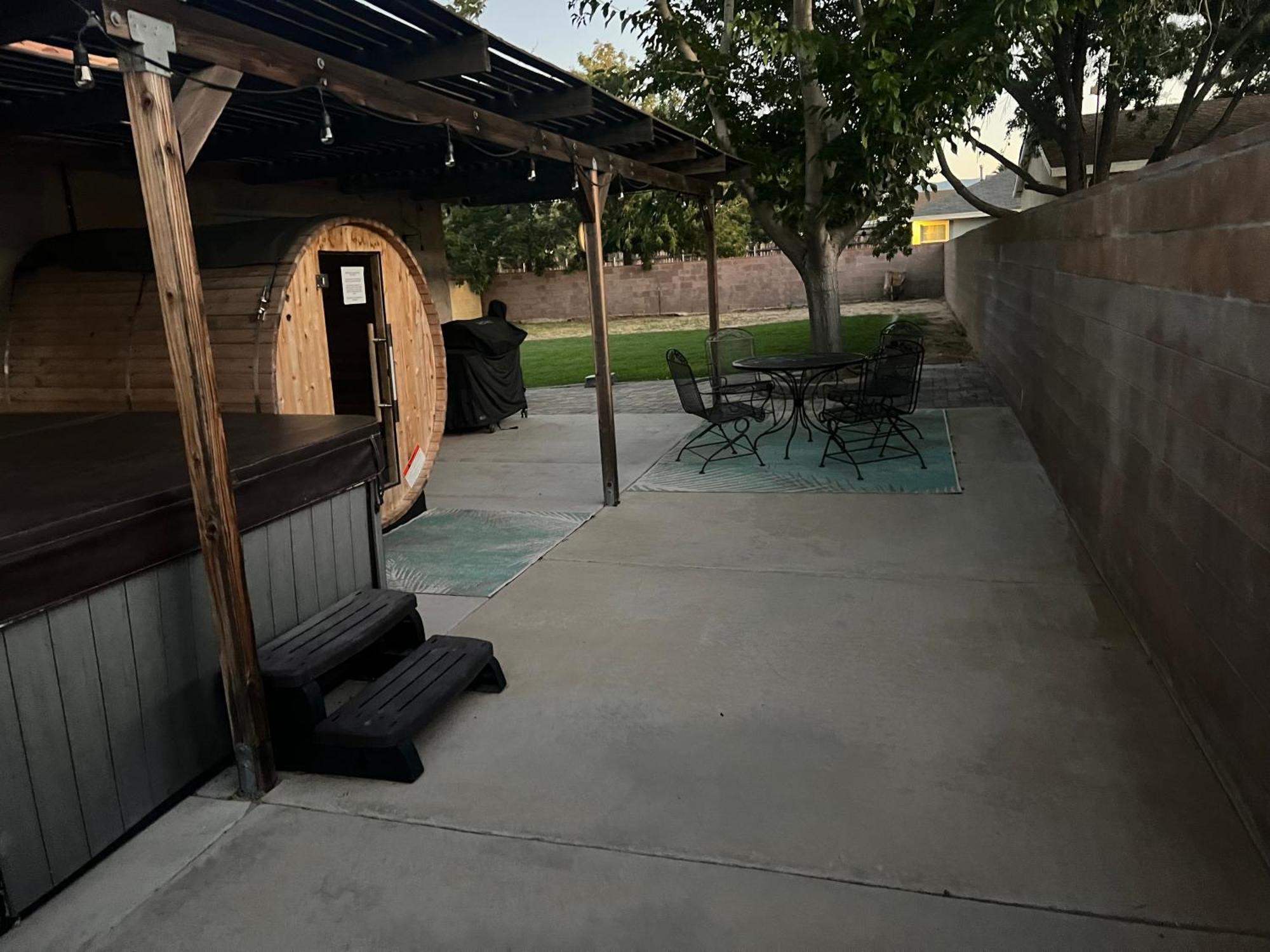 Cheerful 3Br 2Ba Sauna Spa Pool Table Ppong Bbq More 兰开斯特 外观 照片