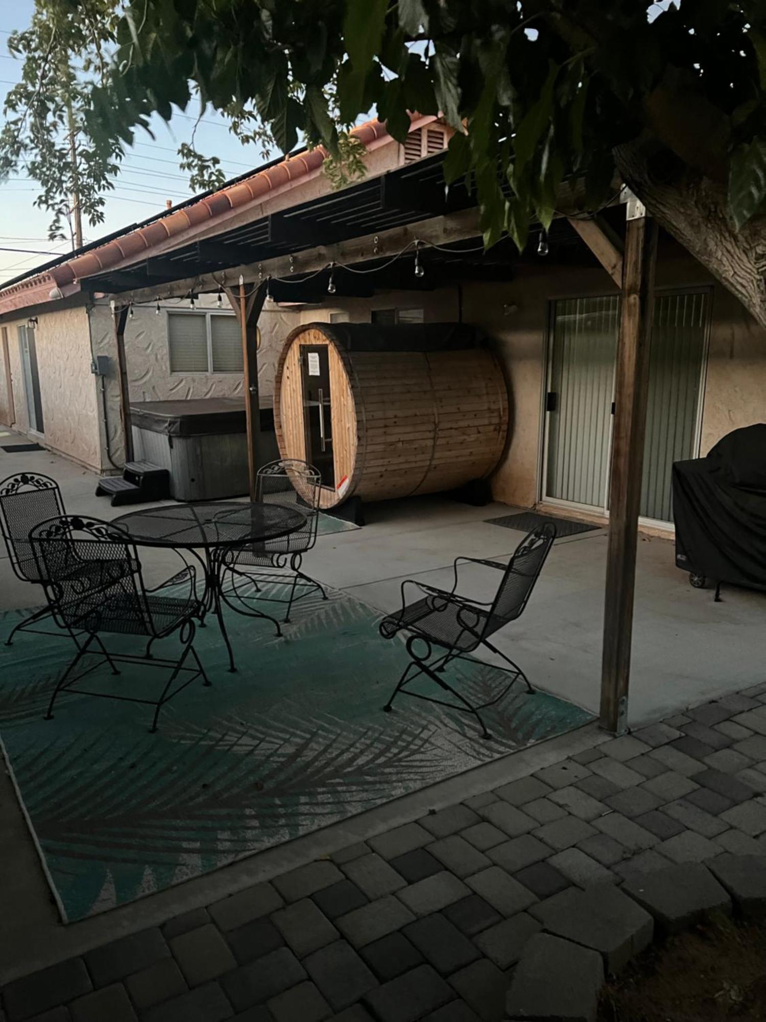 Cheerful 3Br 2Ba Sauna Spa Pool Table Ppong Bbq More 兰开斯特 外观 照片